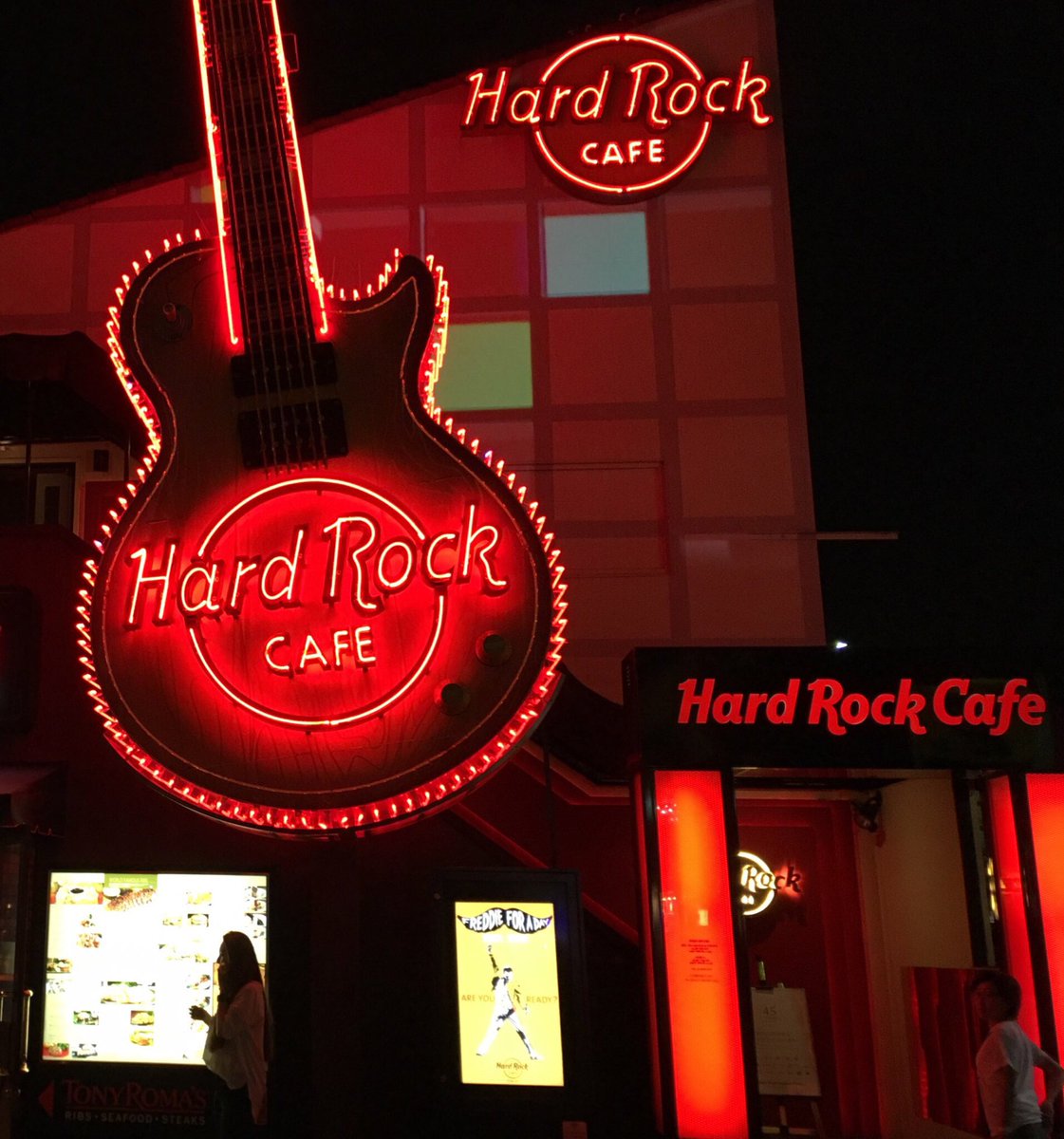 zodiacaldust's tweet photo. Hard Rock Cafe Tokyo #FFAD2017 #HappyBirthdayFreddieMercury https://t.co/Y1NDRObfqs