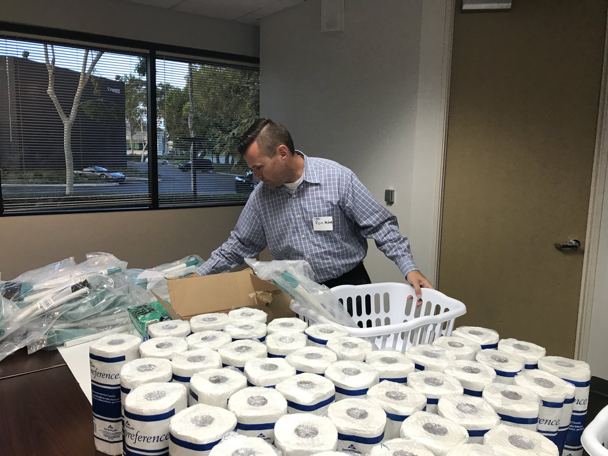 Kevin_Garrity88's tweet photo. @unitedwayoc Emerging Leaders United assembled 30 welcome home baskets! TY @UPSers @UPS for sponosring our event! #United4OC #EmergingOC https://t.co/IfQxoKKfas