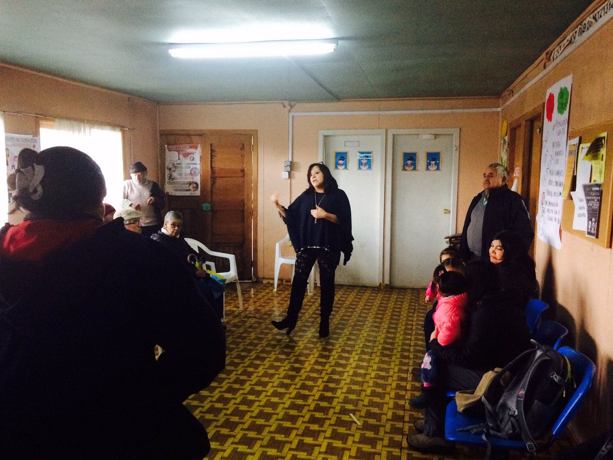 gladysa9's tweet photo. Directora de Salud de la Corporación Municipal Castro se reúne con comunidad de San José para dar a conocer arreglos de la estación de salud https://t.co/SzhWrms1Qb