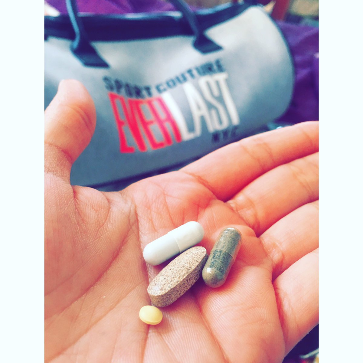 Q_Tahiis's tweet photo. Para mejorar el rendimiento, 👌🏼 #Redycaf
#RippedMax de #VitaminLife Para estar enérgica, #GassoMax para las que sufrimos Colon Irritable. https://t.co/jPxHq7ZQ1T