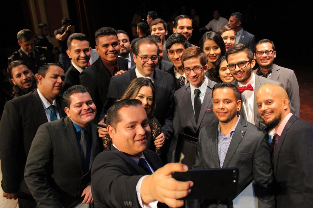 juventudeColima's tweet photo. Gracias Gobernador @nachoperaltacol por su apoyo incondicional a las juventudes de Colima #PEJ2016 #SEJUV
https://t.co/79vNHThnnw https://t.co/4CAY5ZQEjx