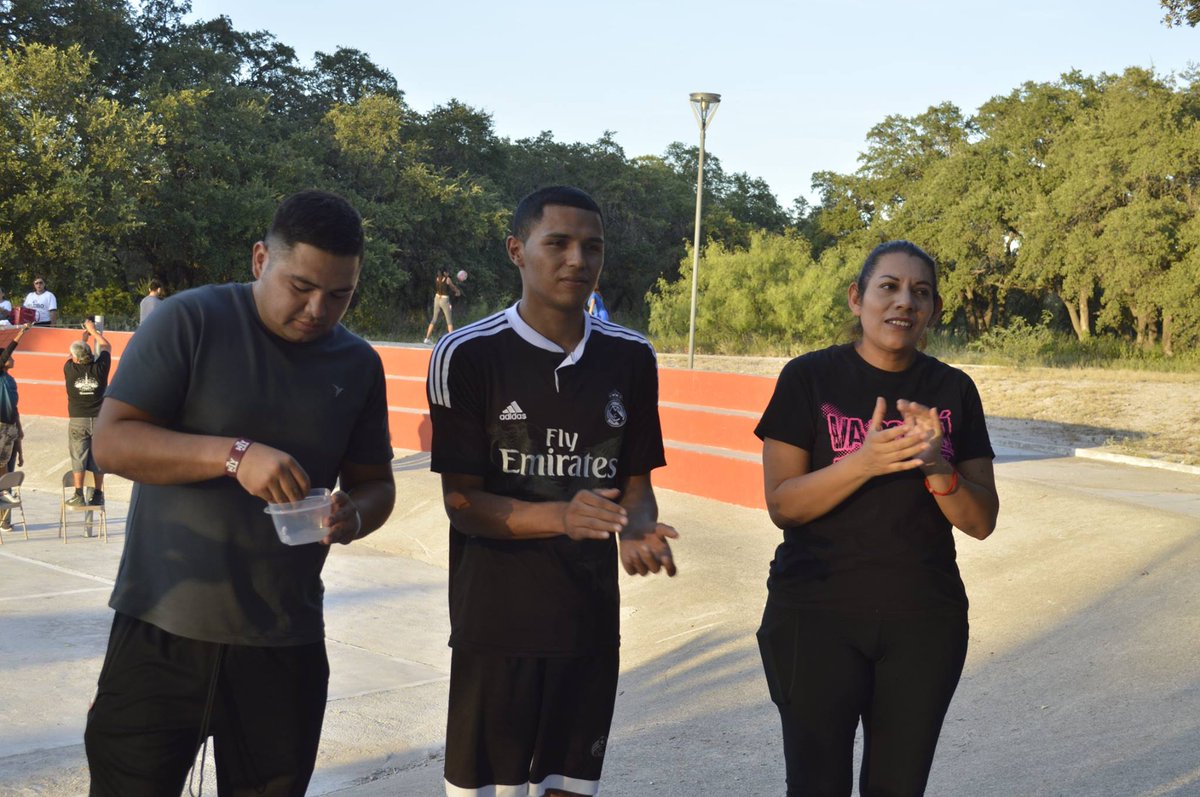 JuventudNava1's tweet photo. JUVENTUD Y DEPORTE, presentación de porristas, torneo relámpago de voleibol y de fútbol rápido #Nava, @Gabyoss, @DanielVF777. https://t.co/f79bR0mBwx