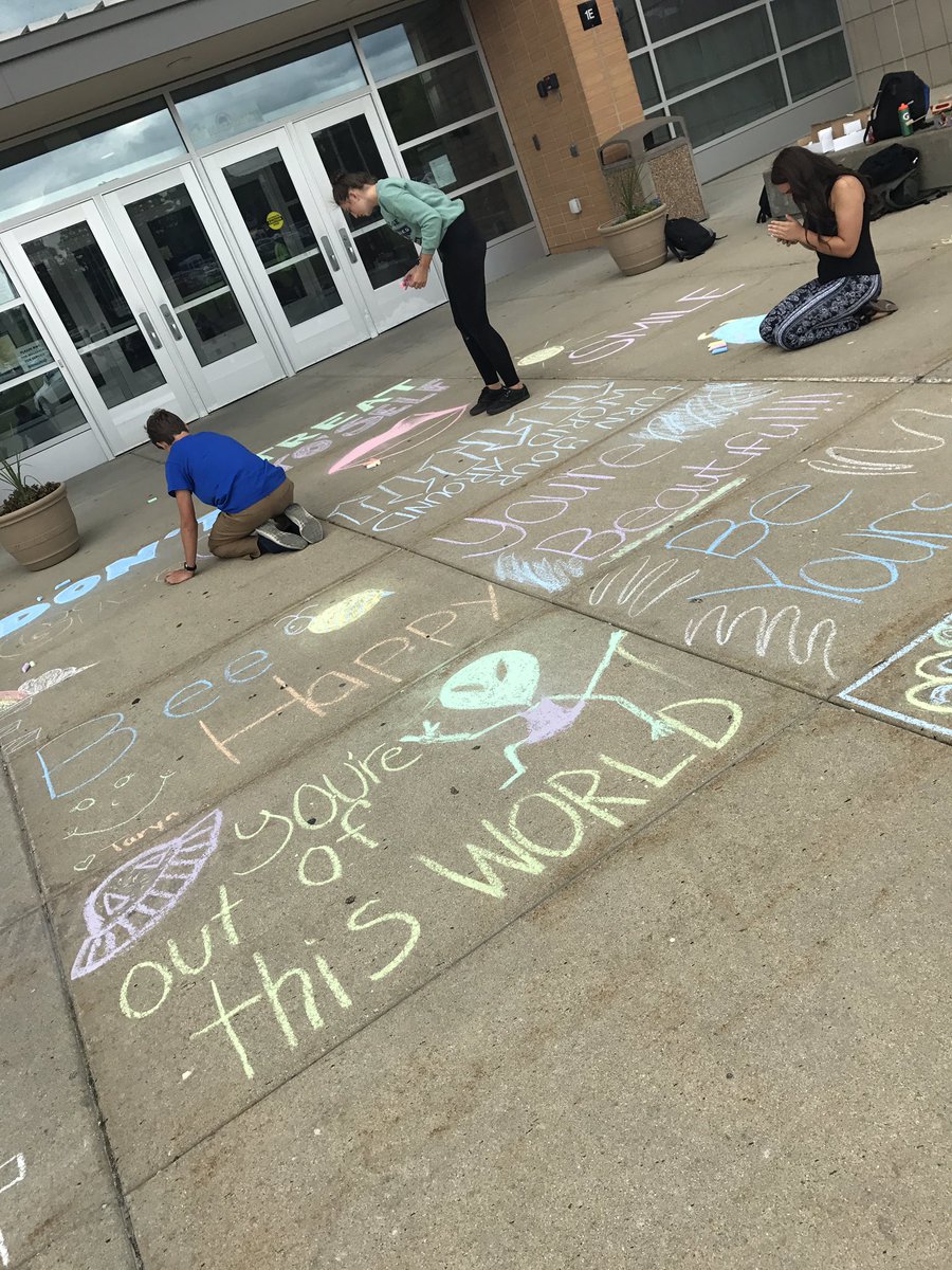 JoriBowen's tweet photo. Welcoming, inspiring messages by Mr. Shifley's art students. #therightmessage #BeAnEagle https://t.co/JdMHXdGi1h