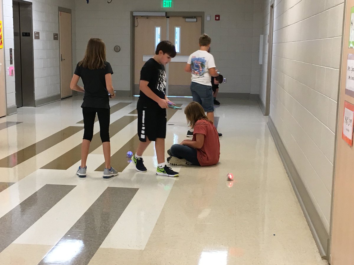 Sue4Tech's tweet photo. @corleylc2 Coding Class @LibertyParkMS #SPRKballs Thank you @VHCSF https://t.co/rSrzhir1CQ