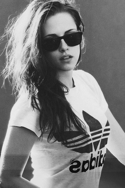 @Isamxrfk 
La isamar la causante del eclipse jaja
Su frase
°a chillidos de marrano,oídos de carnicero° nos dice que el marrano chilla mucho