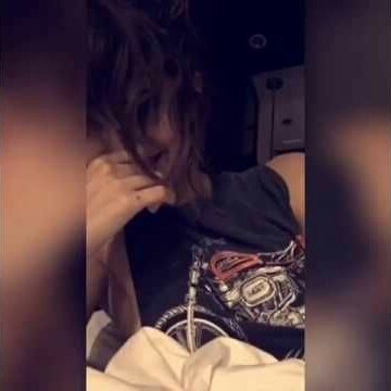 selenamas1's tweet photo. RT si queres oir Let Me Love You version Selena @djsnake @selenagomez 
#LMLYSelena https://t.co/0oYUfdUXxk