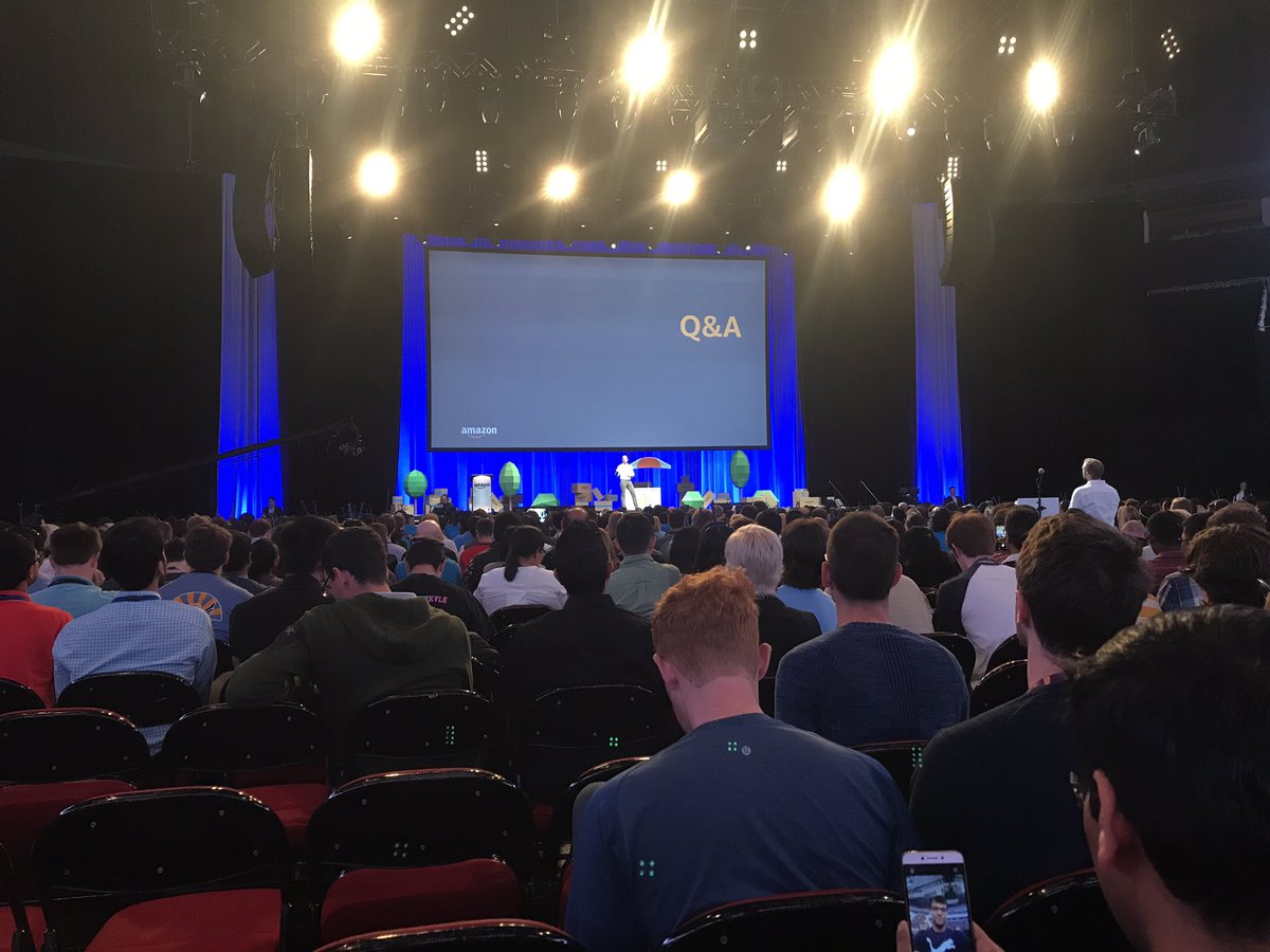 Willtorsigs's tweet photo. Jeff Bezos in the flesh! #Amazon #AmazonAllHands #BePecuilar #GOAT https://t.co/2rcqJlK6uP