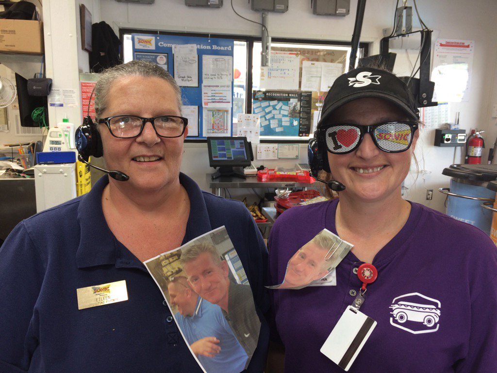 SRImitchell's tweet image. Eileen and Christina paying homage to nerd day with pics of me!!
I love this team!!
#sritulsa