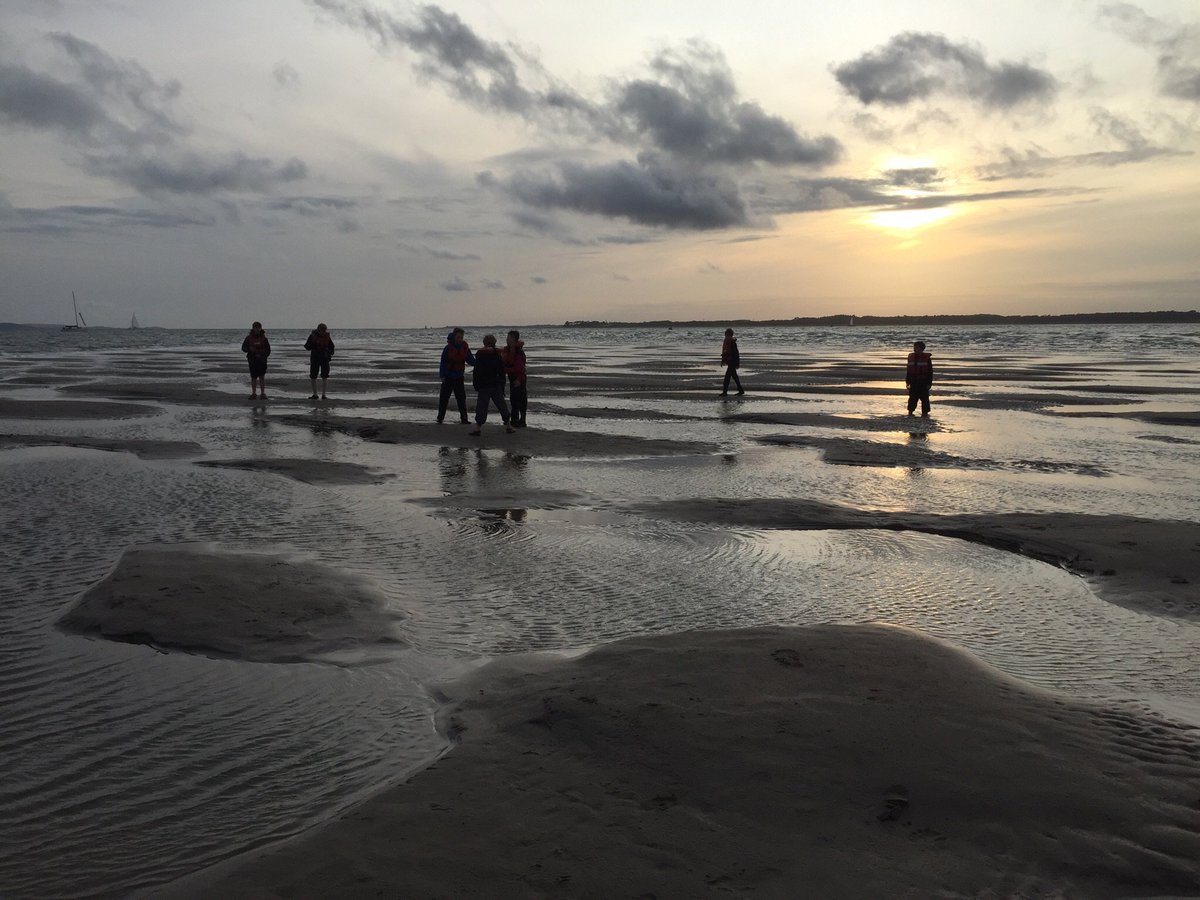 25thSoton's tweet photo. Wide games from the middle of the #solent #iscout https://t.co/Fz4ekFjSsF