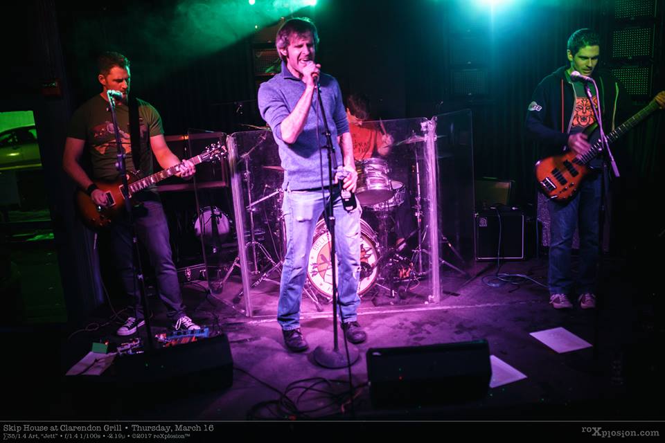 FilmBison's tweet photo. Hey @MakeOfficesDC! Check out member @FilmBison's band @SkipHouse 2nite @clarendon_grill.  Music starts @ 830pm!  https://t.co/qWHfCOHCCM https://t.co/rWKLcGYbZ9