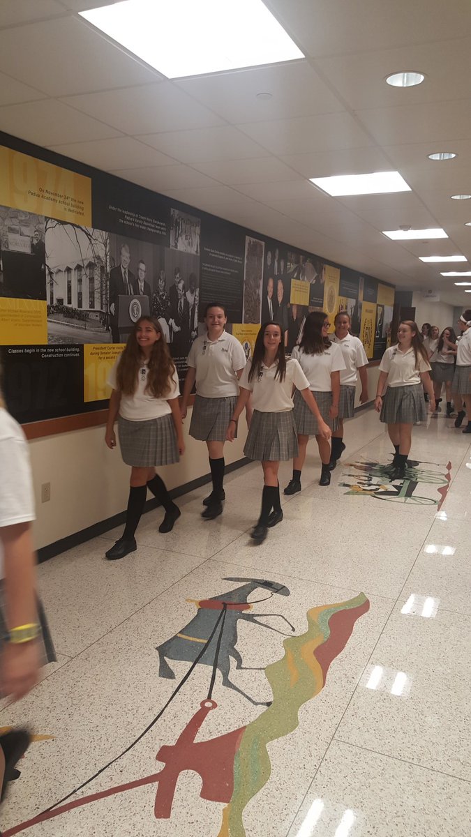 Padua_Academy's tweet image. Freshman Orientation was a big success for the Class of 2021! Can't wait to have everyone back on Weds., Aug. 30!  #firstdayofschool2017  🐼
