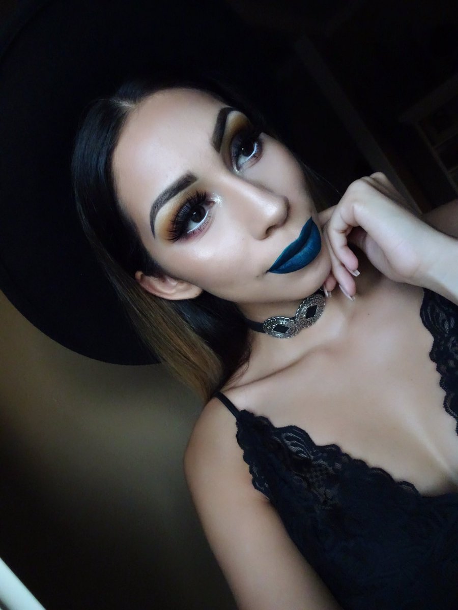 Yesisbeautymark's tweet photo. EYESHADOWS @MeltCosmetics #darkmatterstack LIPS @wetnwildbeauty #Midnightmermaid https://t.co/R80lsU4Qnk