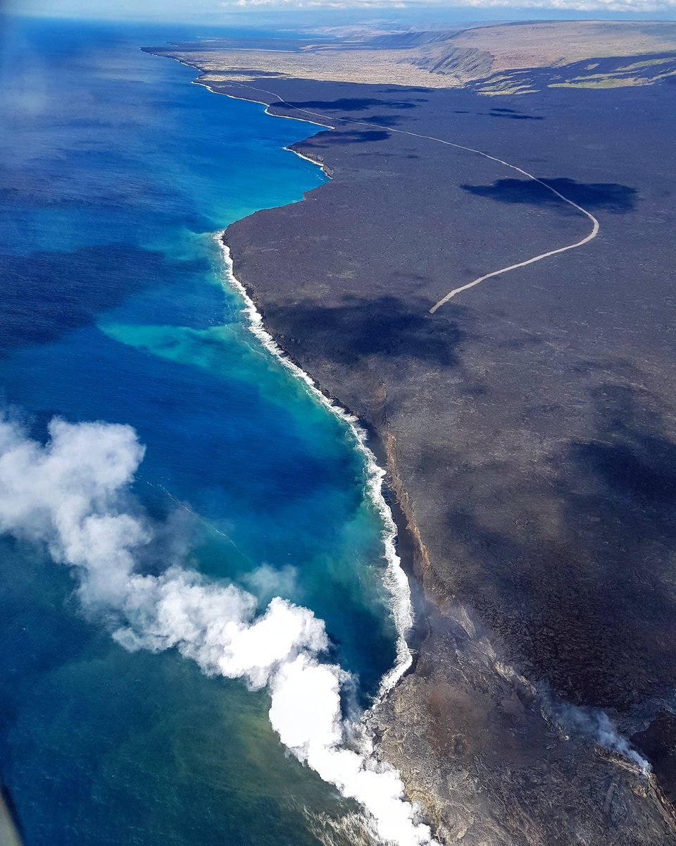 MarinaDoaPozo's tweet photo. I feel blessed by Mother Nature in Hawaii #GreenHawaiianSeaTurtle #Honu #VolcanoHawaii #VolcanoViewFromHelicopter #LoveNature #AlohaLife https://t.co/aI8r67ARx4