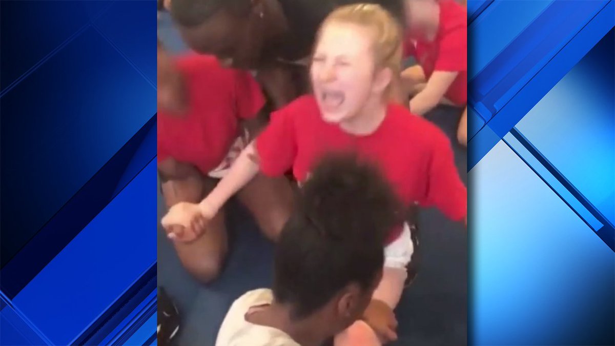 DISTURBING VIDEO: Cheerleading coach forces girls into extended splits bit.ly/2xwAiZa?utm_me… https://t.co/vOLzJvCnXk