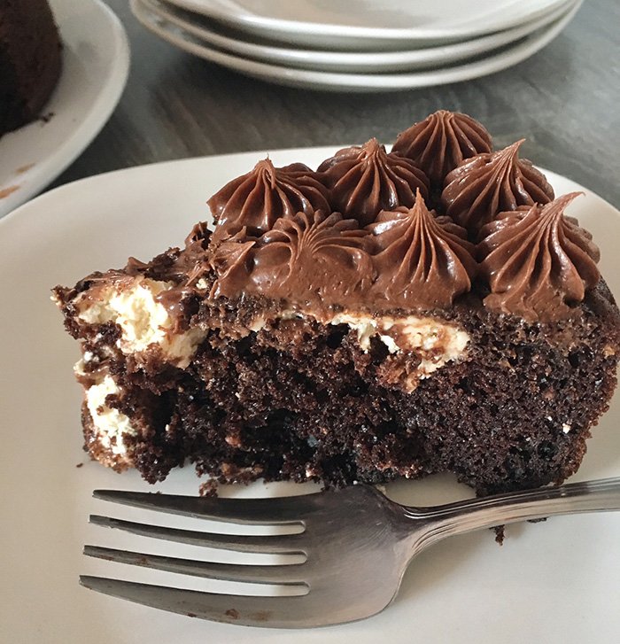 Sweet_Goodie's tweet photo. Take your chocolate cake to decadent new heights with the addition of sweet cream cheese! https://t.co/eDNddDJIDs https://t.co/YvB5PYmTHz