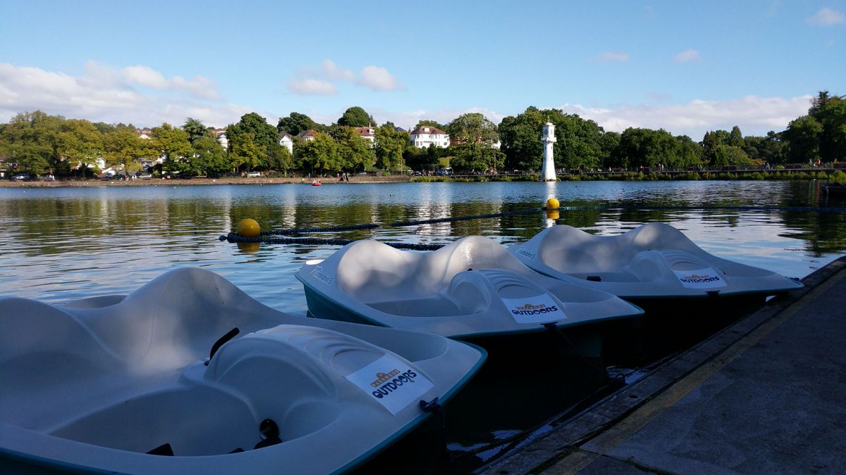 What a beautiful day!  We have the Peddlerz, Row Boats and Pedalos (including ore brand new ones!) all out, come and soak up the sun!