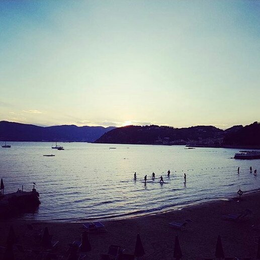 ParadisoStudio's tweet photo. Night swimming in Lerici ❤

#bayofpoets #liguria #lerici #igerliguria #paradiso #nightswimming #cinqueterre https://t.co/MLWLOVLtPp https://t.co/zG2W6cvUXD