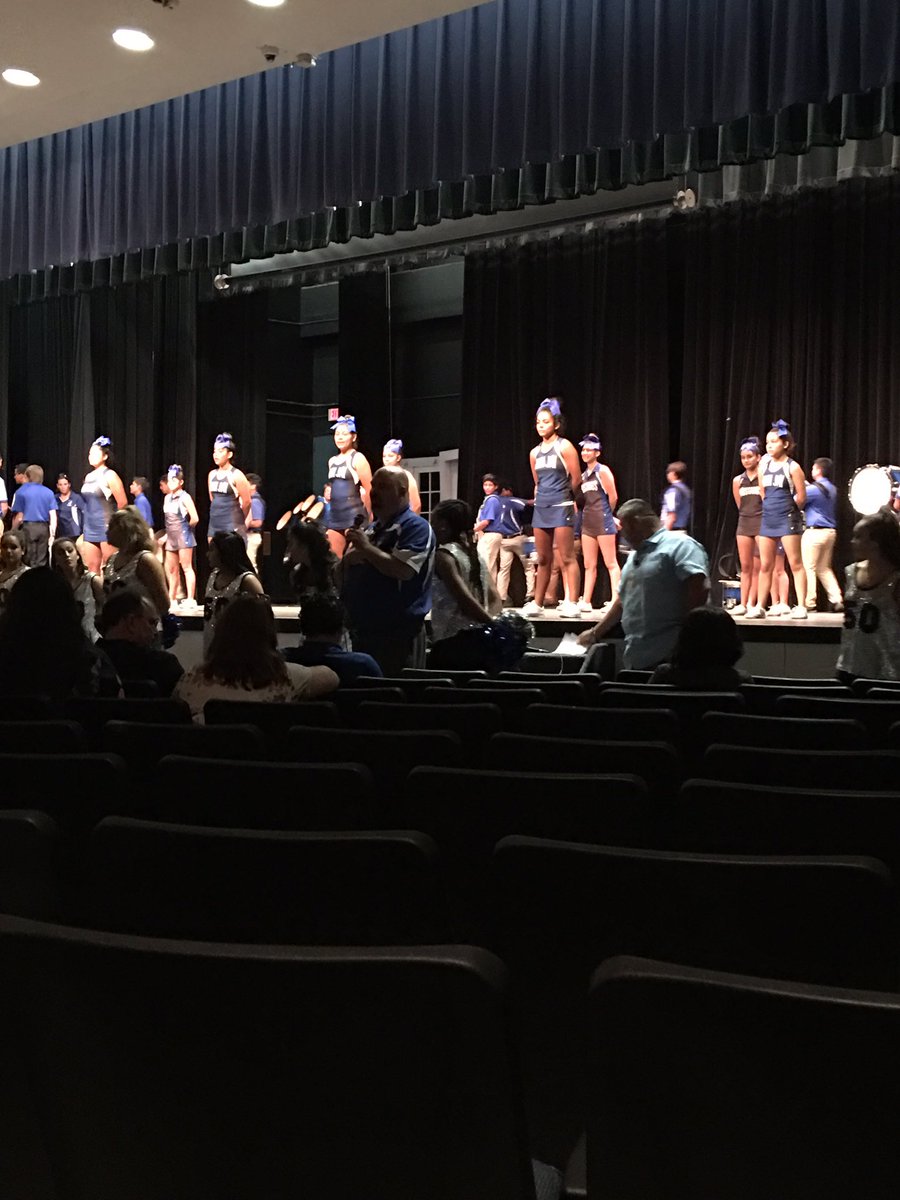mrsdiazmath's tweet photo. #JohnJayProud welcome back pep rally https://t.co/bi8wkbr4I7
