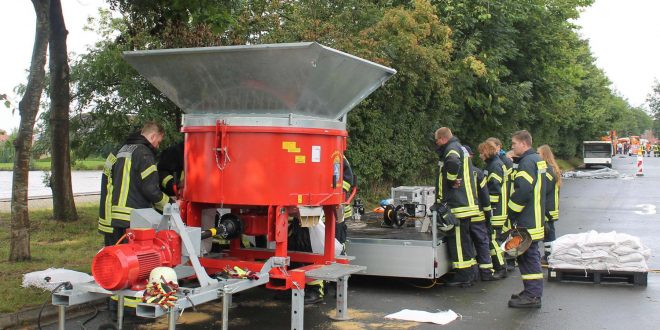Nordhorner Feuerwehrleute bei Großübung in Ostfriesland dlvr.it/PhJLqb #feuerwehr #nordhorn #feuerwehrnordhorn #blaulicht
