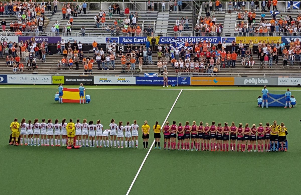 TheMedal1896's tweet photo. ¡BRAVO!
La @AbsolutaFem gana 2-1 a Escocia. 
#RedSicks #ECH2017
Próx partido 26/8 a ls 12:15 vs Irlanda
📸>@rfe_hockey @eurohockeyorg https://t.co/MEZhyrU5Bw