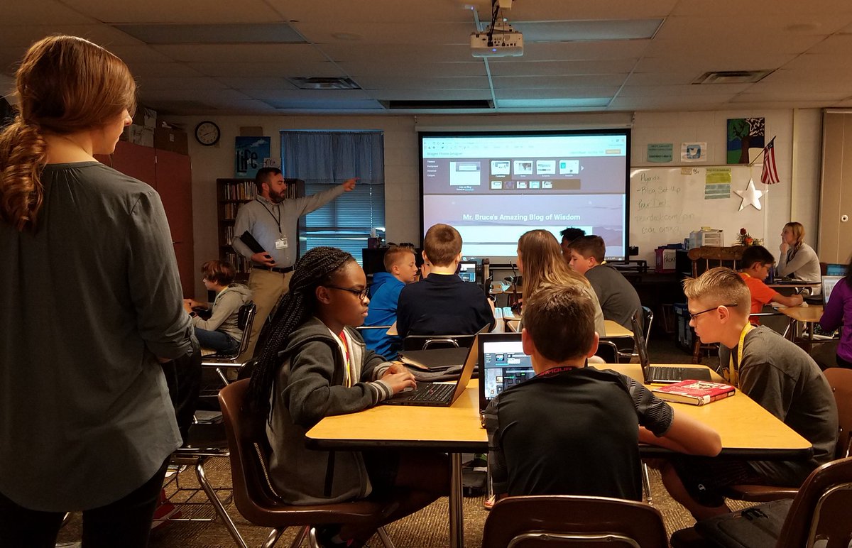 BretHowren's tweet photo. @HeyMrBruce helping @LakeviewLynx 7th graders get started blogging. #PHlearns @parkhillitf https://t.co/I0aQL9k3VL