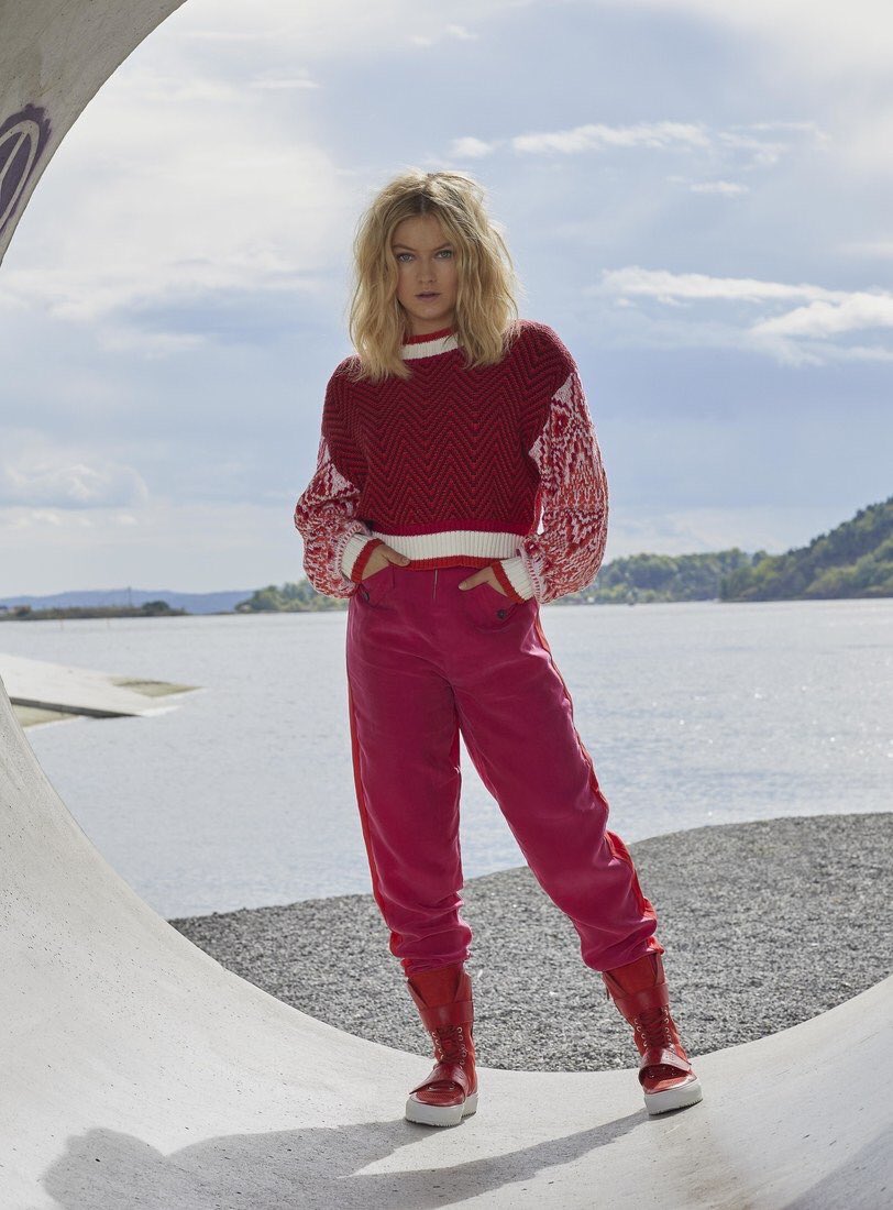 AllAboutAstridS's tweet photo. Astrid S for @wmag https://t.co/19aD1PixxR https://t.co/zgZ48n28FD