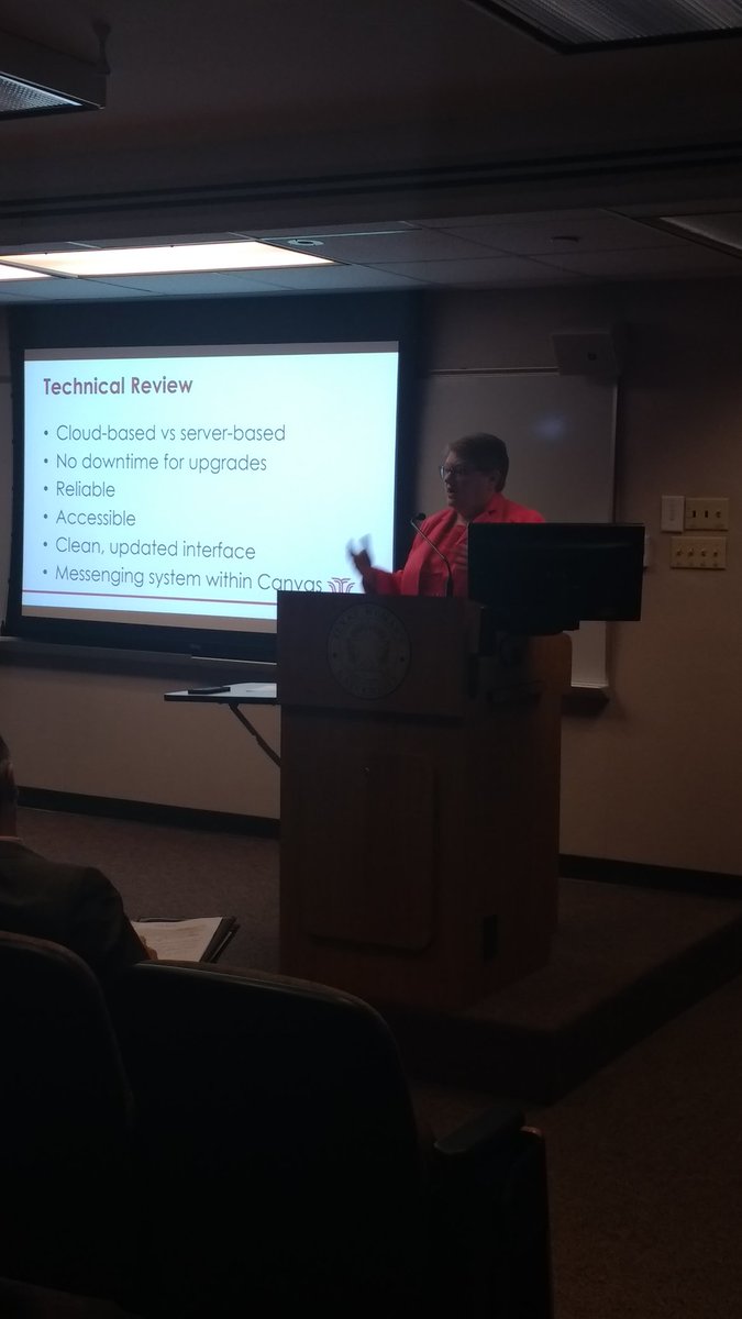 CD3atTWU's tweet photo. Dr. Murphy is here for faculty who want to know about our department and Canvas v. Blackboard. #teachlearn17 https://t.co/vczKEcDvPq