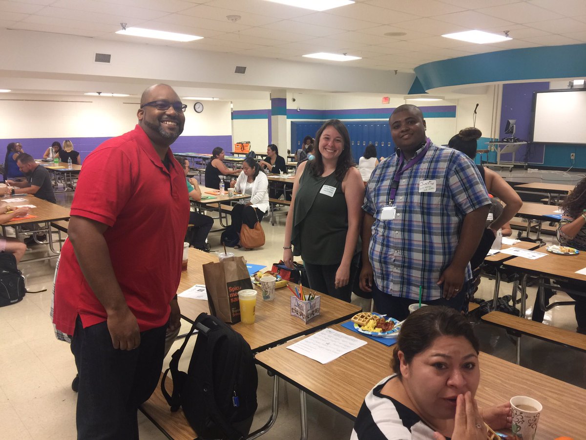 JamesAllrich's tweet photo. Great first day with teachers followed by a great second day ... discussing EOL and Charlottesville @ArgyleMagnetMid @MCPS https://t.co/LS9b6bvaZp