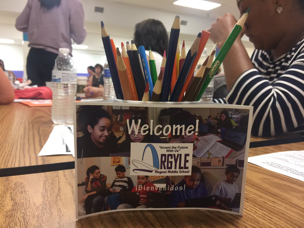 JamesAllrich's tweet photo. Great first day with teachers followed by a great second day ... discussing EOL and Charlottesville @ArgyleMagnetMid @MCPS https://t.co/LS9b6bvaZp