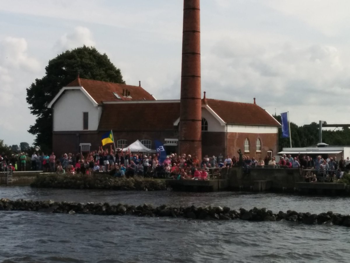 Skutsje_Ea's tweet photo. Hartstikke blij met onze 3e plaats!! #SkûtsjeEA #Ifks17 #simmer17 https://t.co/ITT0wfTzSF