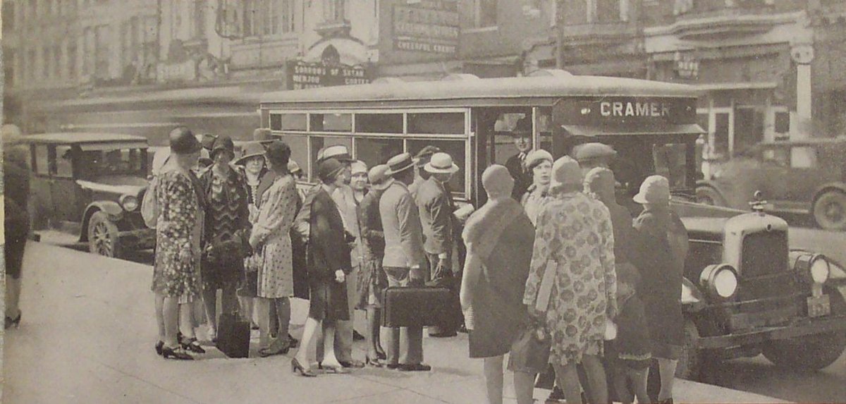 Lextran's tweet photo. #tbt to the late 1920's in Lexington when 21-passenger yellow coaches were put into service. #Lextran #SharetheLex https://t.co/v1ihUZFiF2