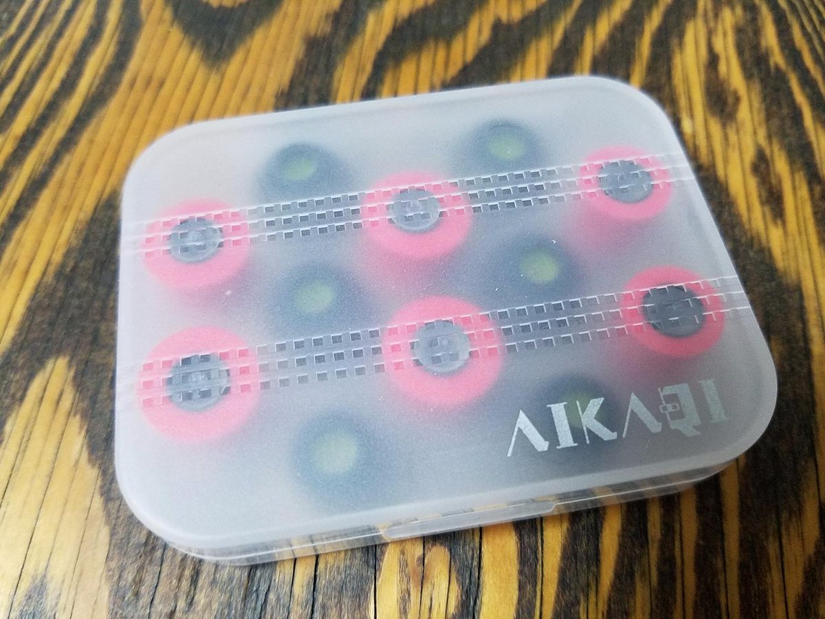 Aikaqijp イヤホン音質を一ランク上げるイヤーピース T Co Qkkkeatrxu 特に低音不足が気になっている方 ぜひ一度試して見て シリコン製 ウレタン製それぞれ3セット入っていてケース付き イヤーチップ イヤホン イヤーピース T Co