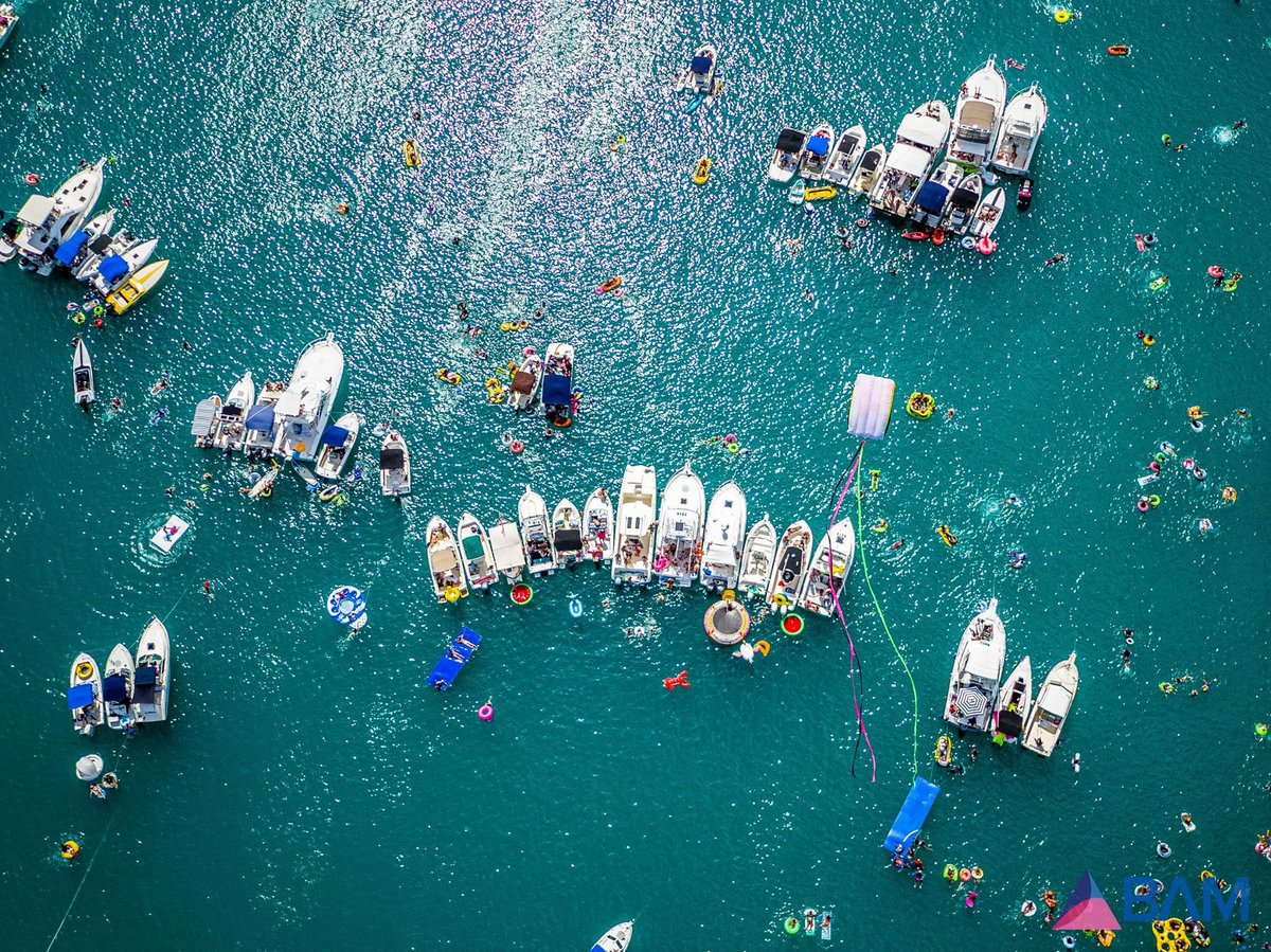 BermudaAerial's tweet photo. Fruit Loops and a Kite - cool shot of #NonMariners in #Bermuda! https://t.co/vCEYthH0GP