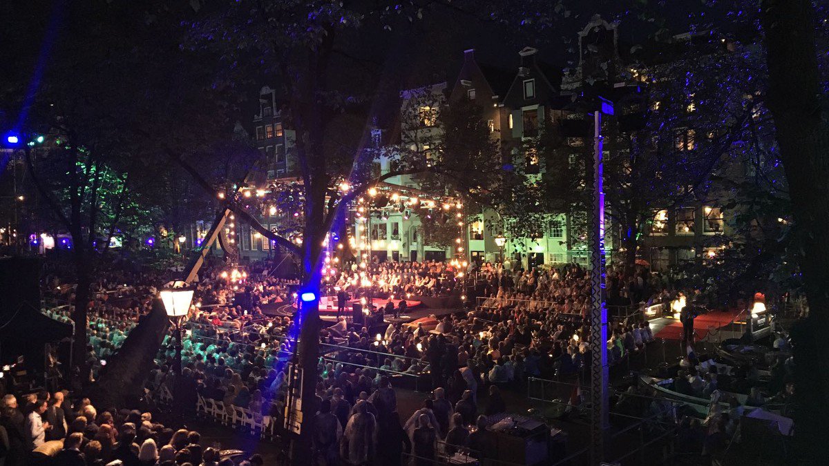Groep5700's tweet photo. Udo was vorige week bij het Prinsengrachtconcert in Amsterdam. Lees over een prachtige avond! https://t.co/vIn7Vl5EhI https://t.co/OQw6KqsUqA