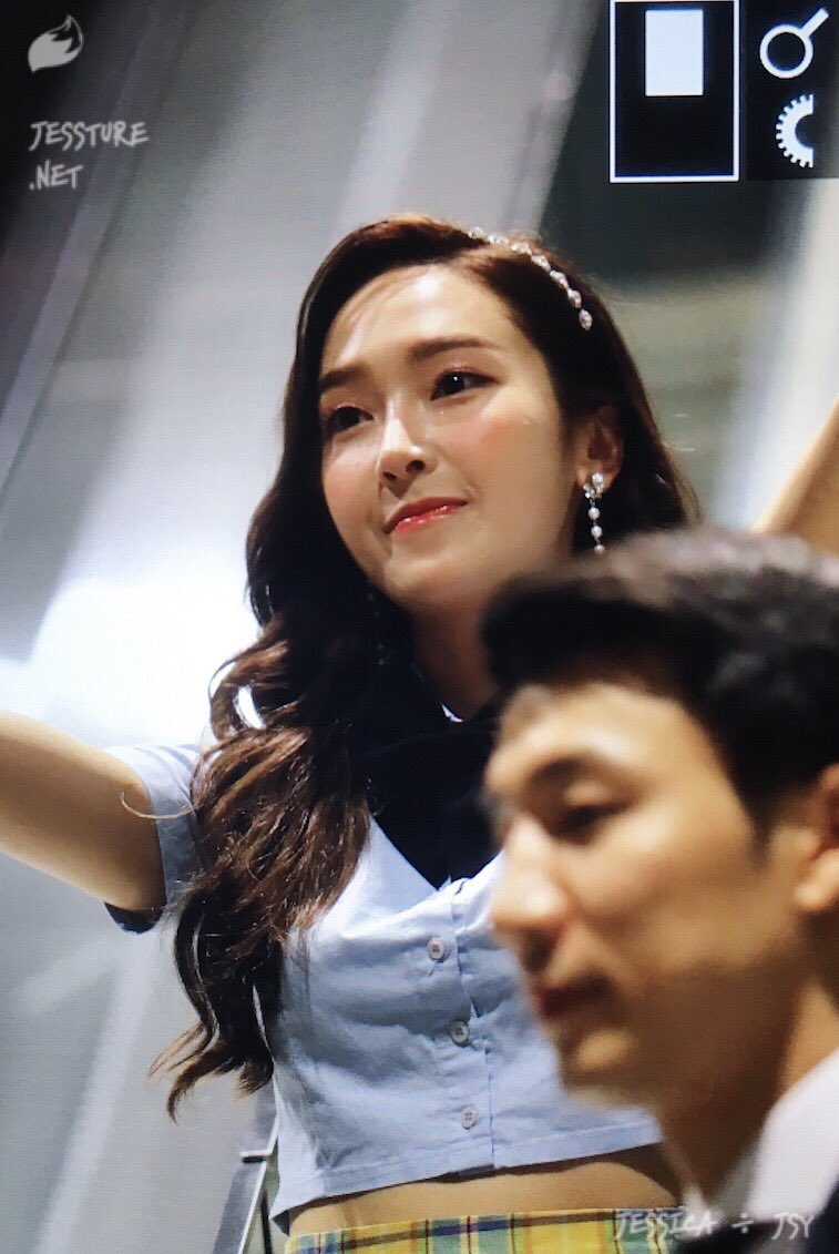 soelshingo's tweet photo. ジェスチャーさん流石としか💖😘
#JessicaOnCloudNineLiveInJapan https://t.co/bm0RWZrEtb
