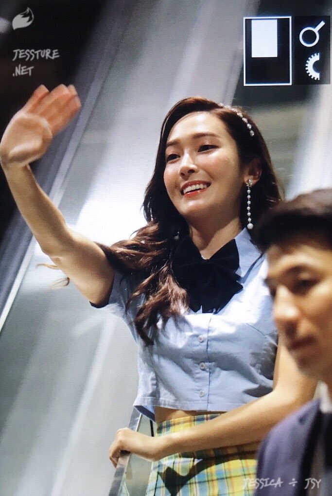 soelshingo's tweet photo. ジェスチャーさん流石としか💖😘
#JessicaOnCloudNineLiveInJapan https://t.co/bm0RWZrEtb