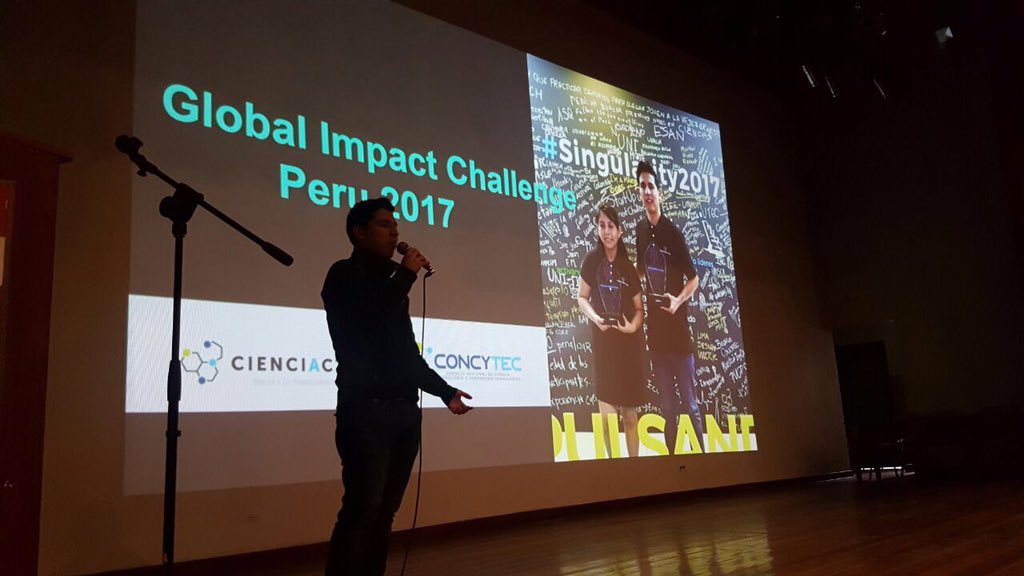 ProcienciaPeru's tweet photo. Jorge Bardales, ex @singularityu compartiendo su experiencia en colegio Juana Alarco de Damert. @ConcytecPeru https://t.co/blf0z0sHzh