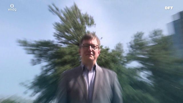 telegraaf's tweet photo. 'F*ck de polder, versoepel ontslag!' @martinvisser https://t.co/6HotrIQ9X8 #formatie2017 https://t.co/XNlkR4ZLJk