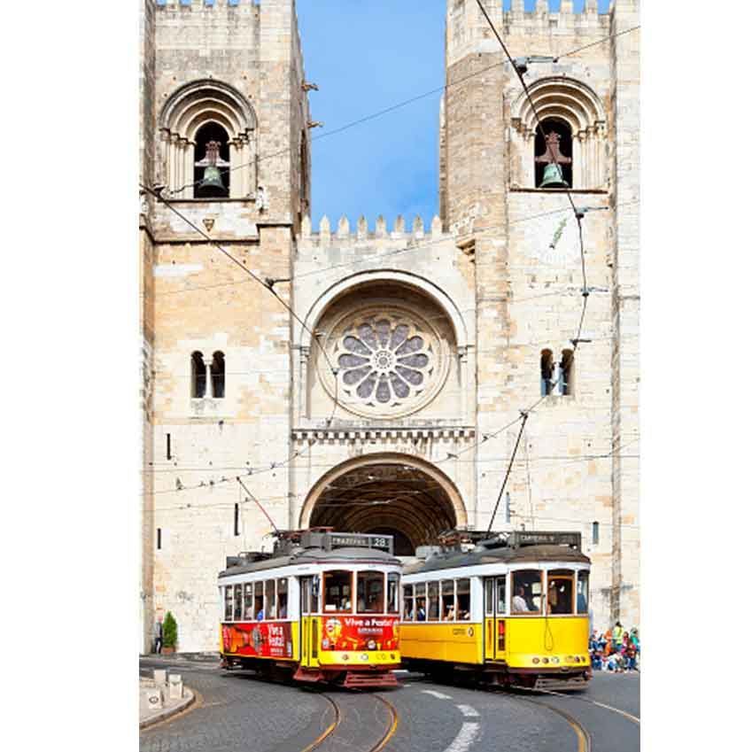 Finer_Home's tweet photo. Live like a local in lovely Lisbon – find out how in #EDsep17. Issue on sale now! https://t.co/RvFtADDhhC #Decorate #Furnishing