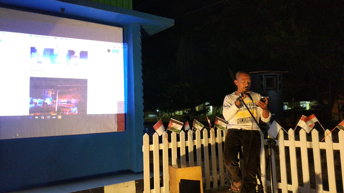 pak dedi yang membacakan puisi tentang seorang ayah 
#DoauntukPalestina 
#malampuisiaekkanopan