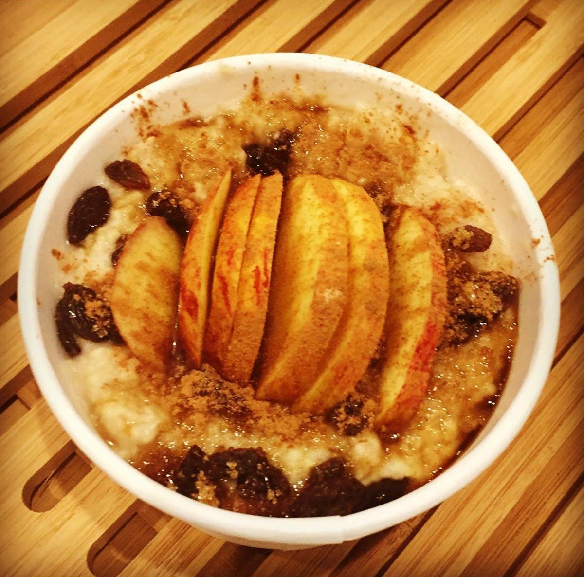 RealSubsCafe's tweet photo. All organic apple, cinnamon, raisin, brown sugar oatmeal bowl! #realsubscafe #organic #breakfast https://t.co/GRgGyEmNcZ