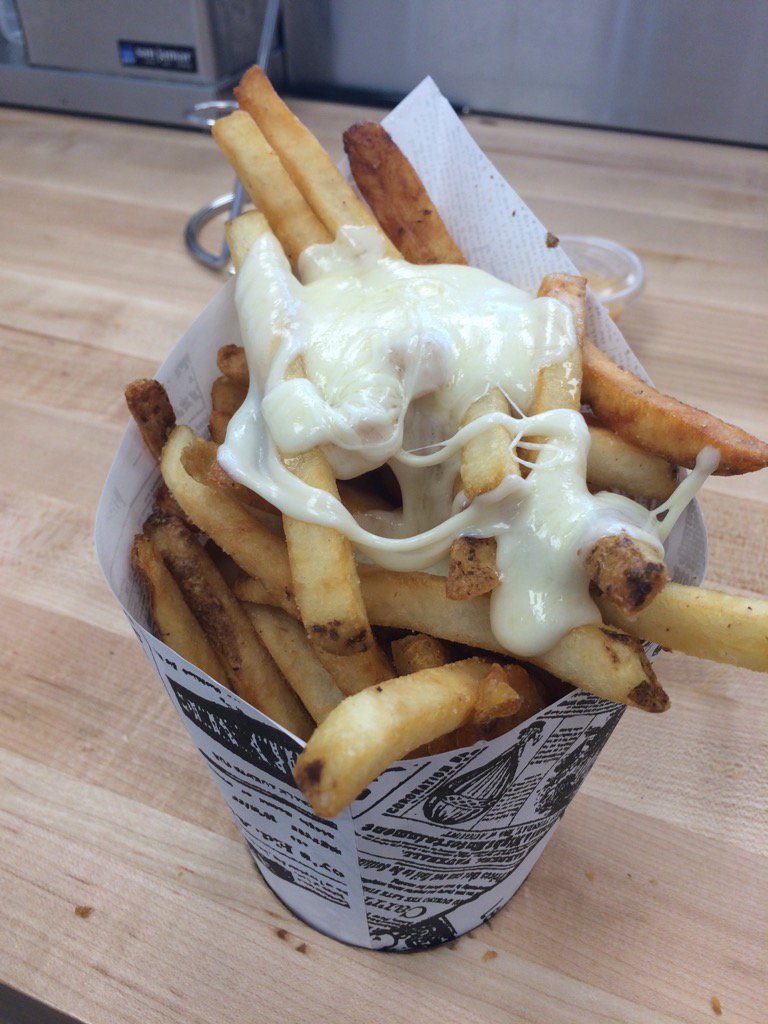 SpudsFriesLI's tweet photo. @SpudsFriesLI melted mozzarella fries yum! Spuds in Bellmore ny https://t.co/iI8cXp3mu4