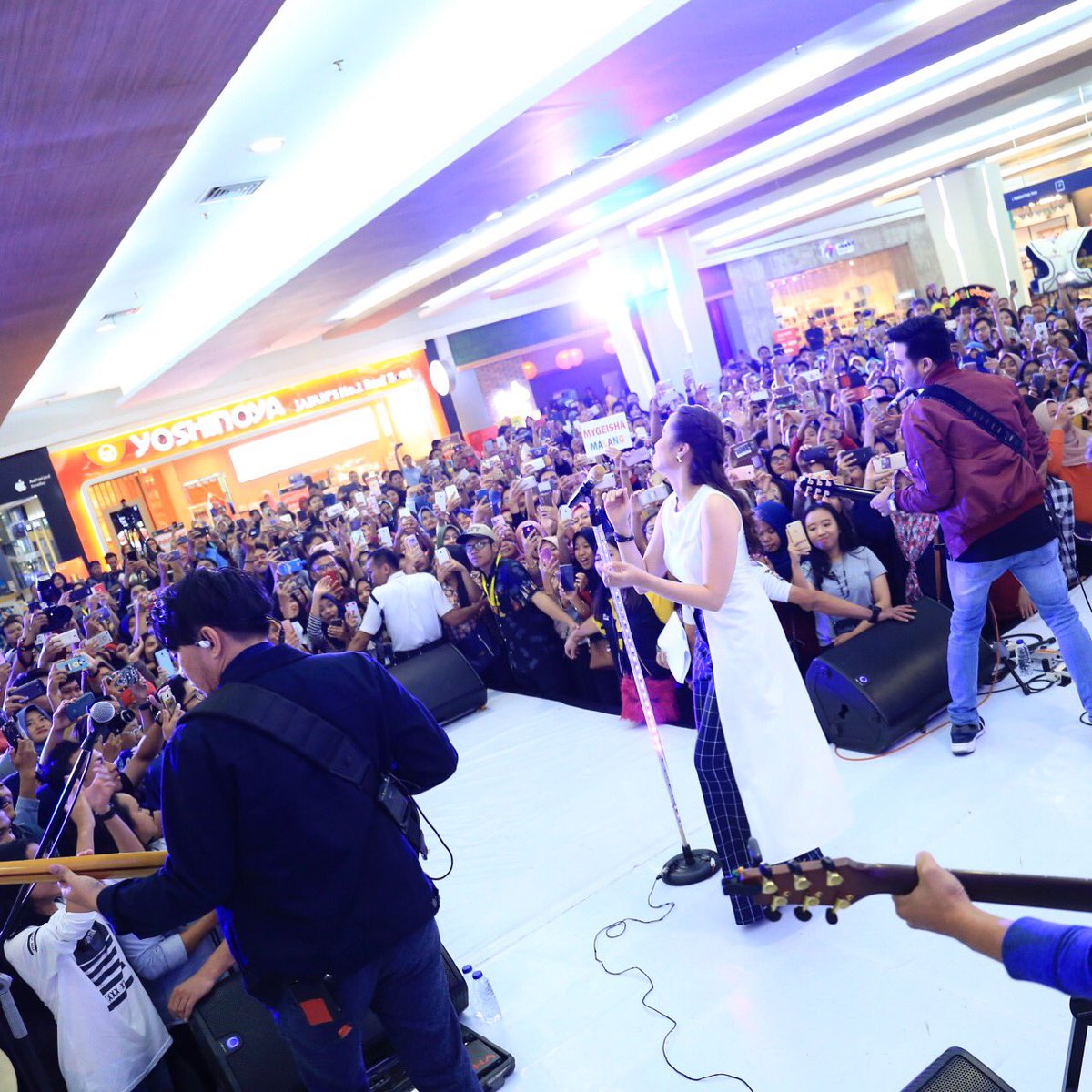 MusicaStudios's tweet photo. #NgintipMusica @geishaindonesia @deaazkadi1 SHIMA https://t.co/4TKCC6amk7