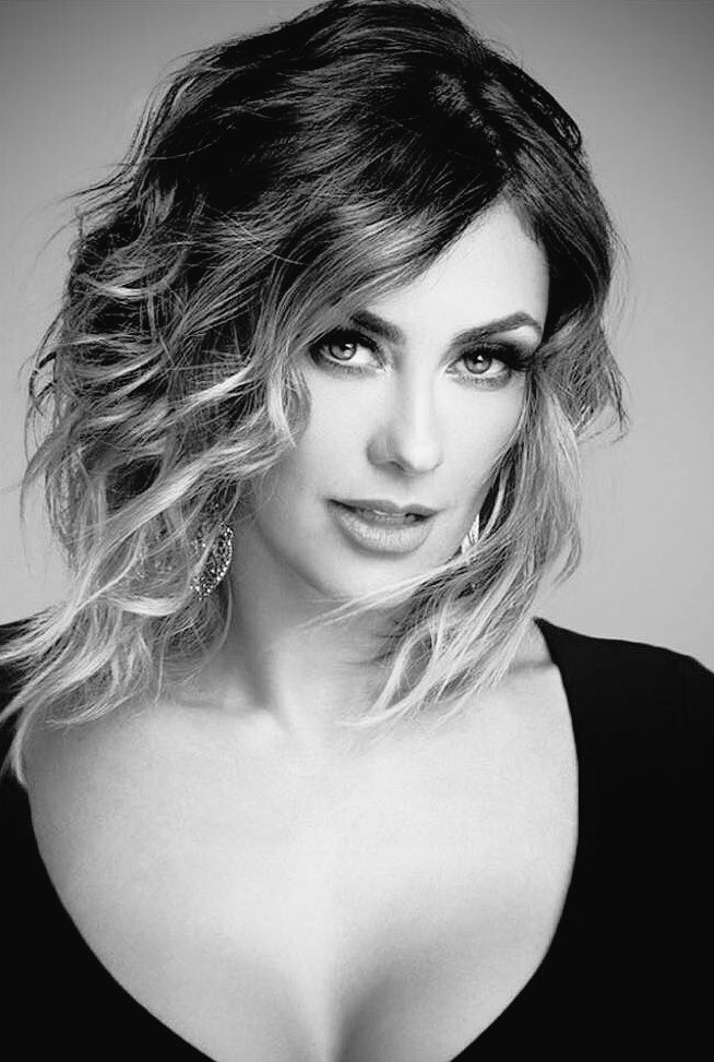 Arambula_News's tweet photo. ¡RT RT RT! #AracelyArambulaPTM #PremiosTuMundo https://t.co/rWIrp66UnO