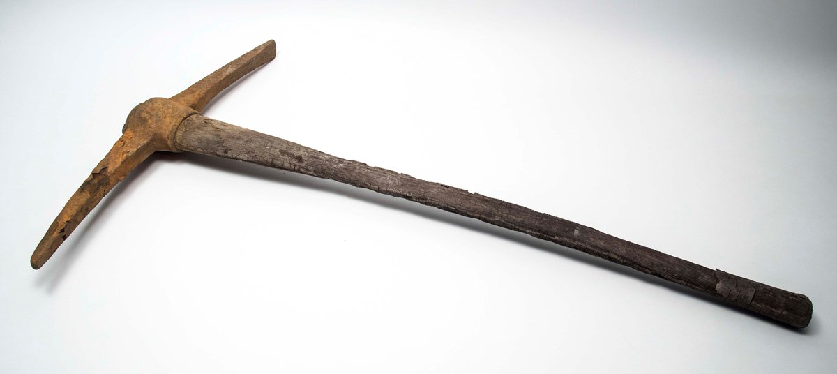 hydroquebec's tweet photo. Saviez-vous que l’excavation du barrage Daniel Johnson a dû être terminée au pic ? Ce pic est conservé dans notre #CollectionHistorique. 🕰️ https://t.co/Coa5Scv0qL