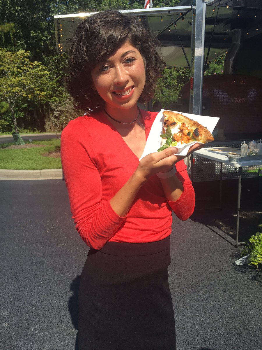 CarnivoreMJ's tweet photo. It's never too early for #pizza! Thank you for treating us @BigBonPizza! #LoveatFirstBite #NomNom 🍕😻 https://t.co/X8TmNEaGQg