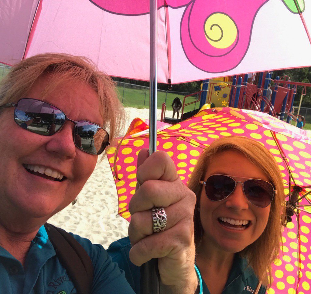mcarden118's tweet photo. Cool Teachers! Staying cool during hot recess. #iresthebest #vcs #hotrecess https://t.co/bSOCshQasl