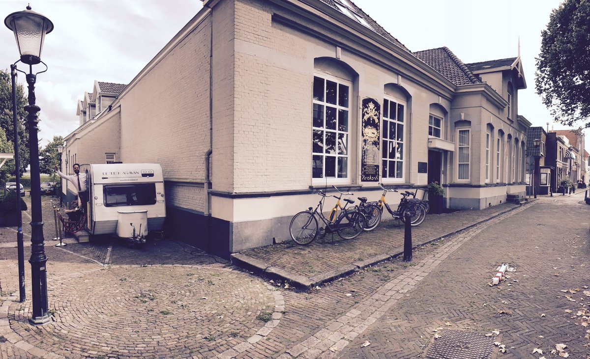 Feestcaravan's tweet photo. De Feestcaravan on tour! Vandaag in Muiden. #feestje #karaoke #feestcaravan https://t.co/jxtAvtAyQ3