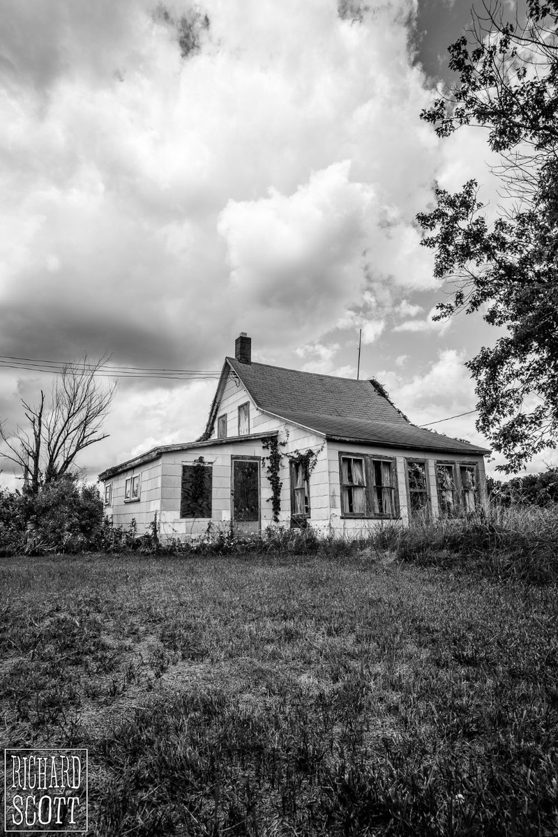 RichardScottIAM's tweet photo. If these walls could talk. https://t.co/TPH1tipyJV #abandoned #abandonedmaryland #abadonedbuilding #delmarva #blackandwhitephotography https://t.co/4UzZoSQ8PS