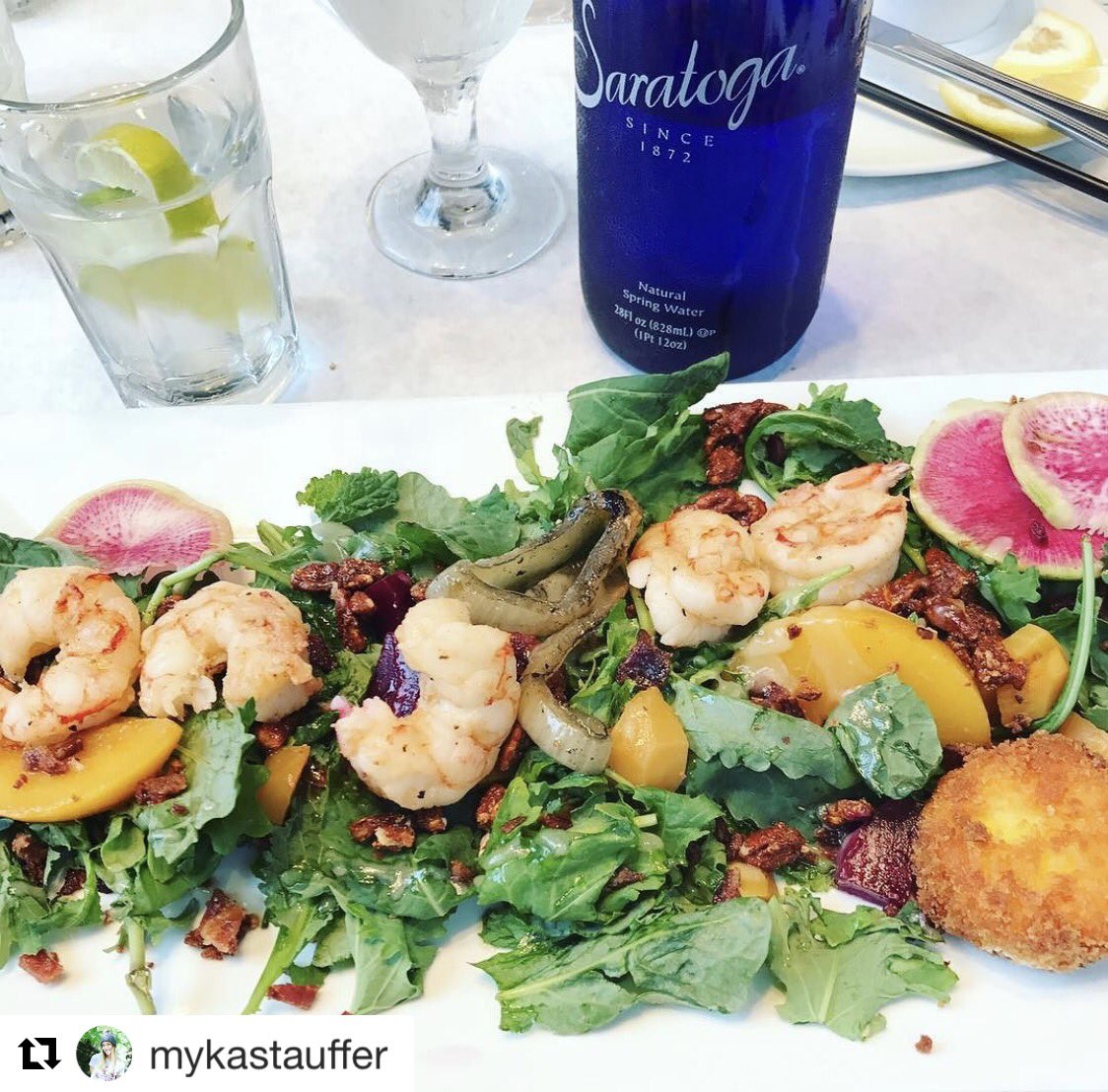 SaratogaWater's tweet photo. This looks like a perfect lunch for a Thursday...or any day! #Repost @mykastauffer
Yum! 💖👅#saratogawater #saratoga #traversweekend https://t.co/pZNZxmBxsE
